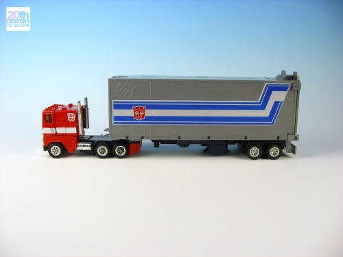 mb-optimus-prime-red-foot-alternate-mode-1